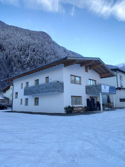 Grosszuegiges Apartment Georg Mayrhofen Barrierefrei Hollenzen 외부 사진